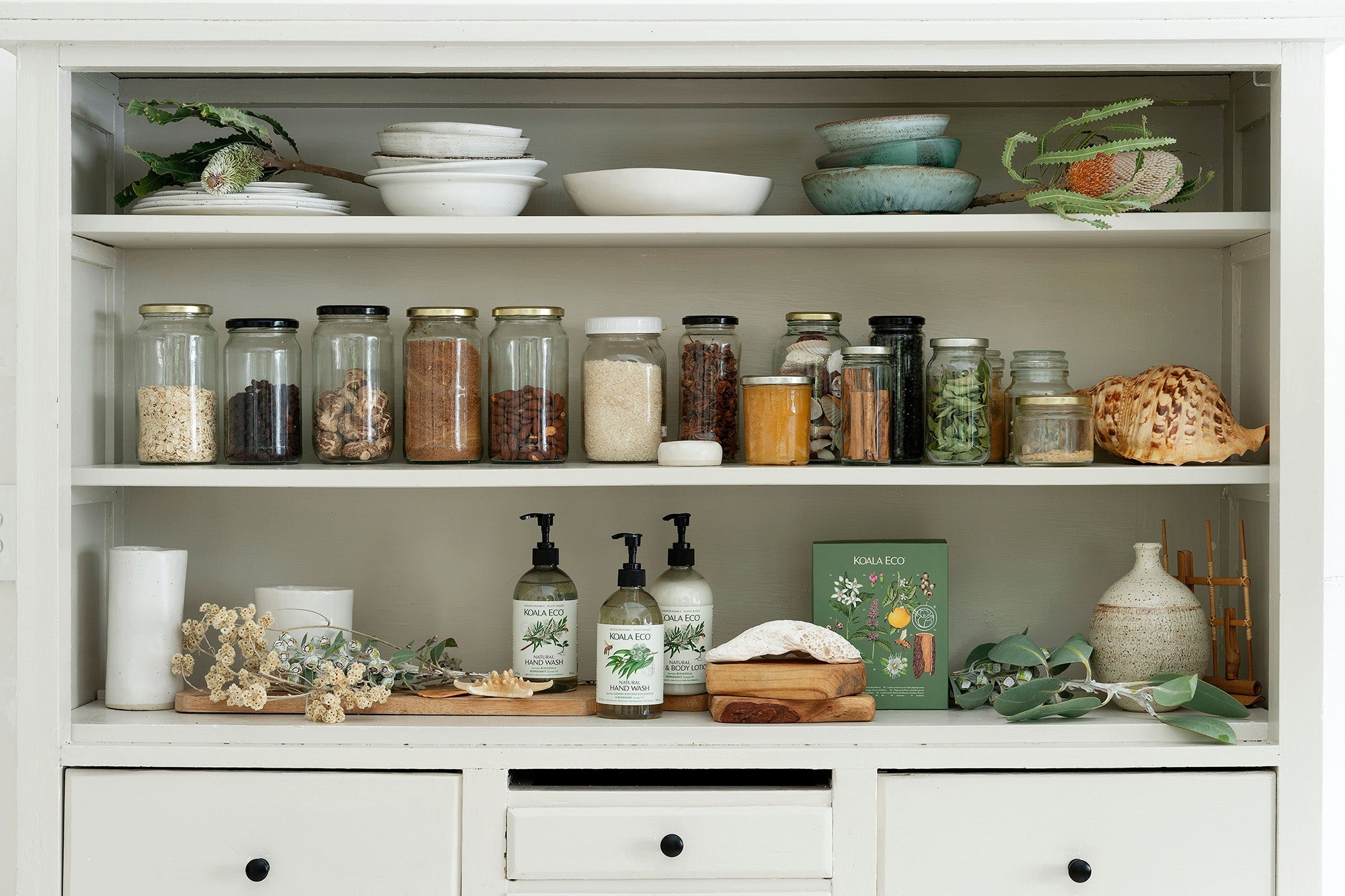 Top Reasons to Switch to Natural Cleaning Products-The Living Co.